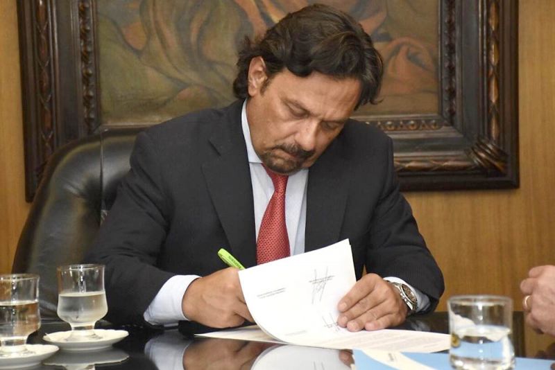 Sáenz dispuso por decreto y por 180 días, el congelamiento de sueldos de funcionarios públicos