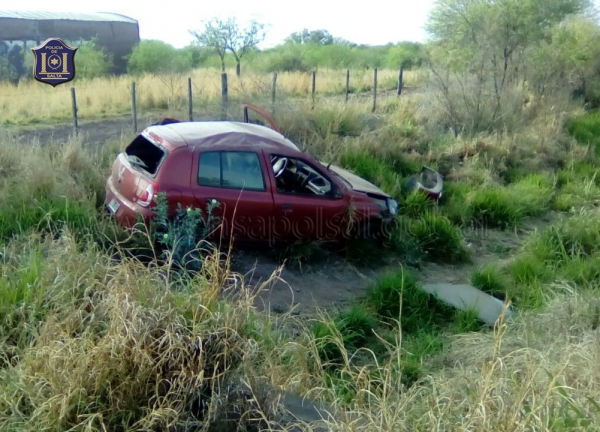 Una mujer falleció tras el vuelco de un vehículo en El Quebrachal
