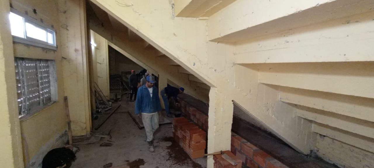 Construcción de baños y vestuarios en el Microestadio