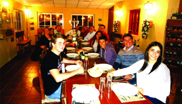 Cena con el mejor piloto salteño del momento