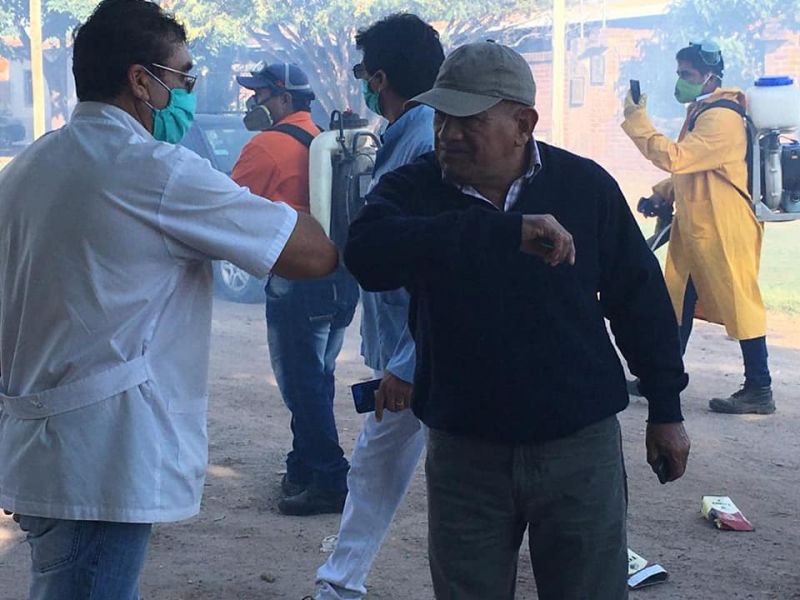 Operativo de fumigación en el barrio Malvinas