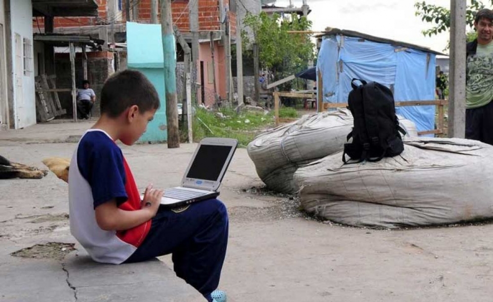 Buscan impulsar la conectividad en barrios populares