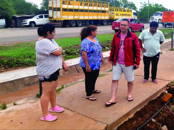 En Saravia el agua llega también de localidades aledañas y esto complica más la situación