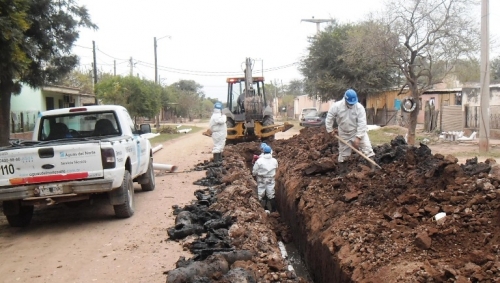 Aguas del Norte renovó redes de cloaca en Apolinario Saravia