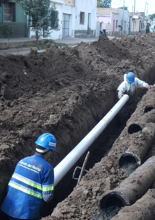 Mejoras en los servicios de agua y cloaca en Joaquín V. González