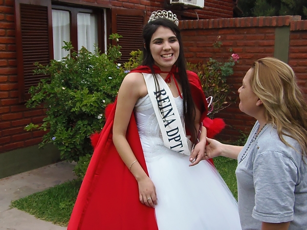 Lucía Álvarez fue electa reina anteña de los estudiantes