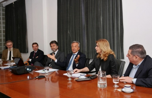 Senadores piden un sistema tributario más beneficioso para las pequeñas empresas