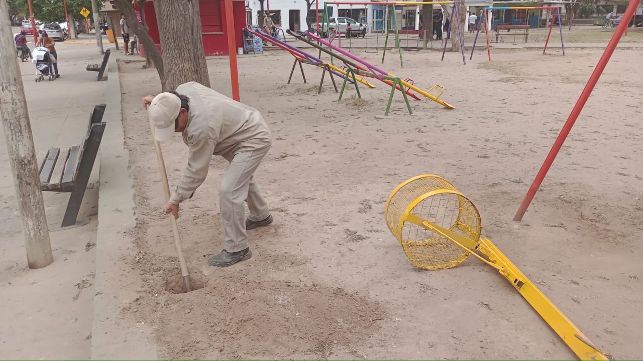Arreglos en Plaza Central de Joaquín V. González