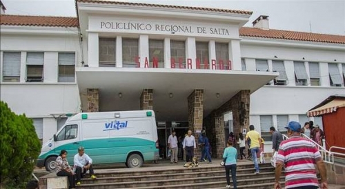 Una chica de 19 años ingresó grave al San Bernardo con 18 puñaladas en el cuerpo