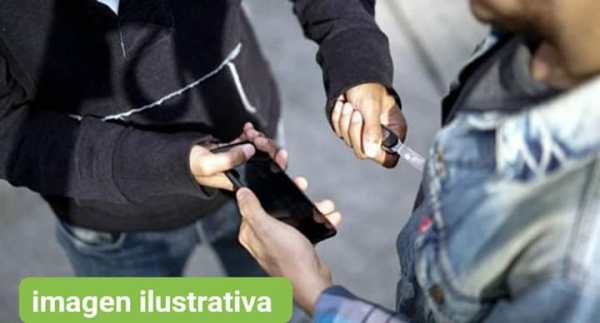 Joven asaltado a punta de cuchillo