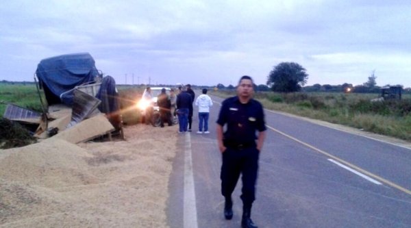 Accidente de dos camiones cerca de Ceibalito