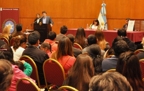 Certificaron competencias en diversos oficios casi tres mil salteños