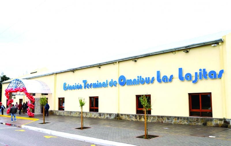 El Gobernador inauguró la estación terminal de ómnibus en Las Lajitas