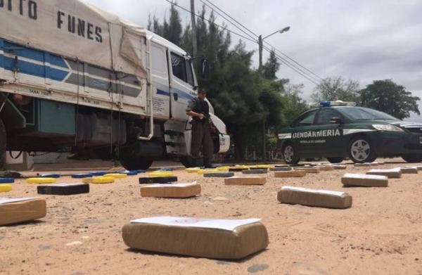 Incautan 69 kilos de cocaína desde un camión en Las Lajitas