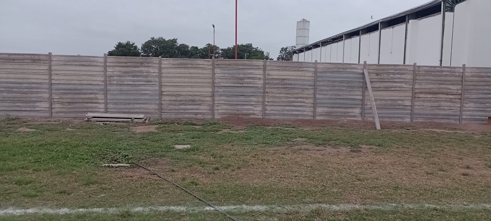 Nuevo muro en el estadio Emilio M. Zigarán