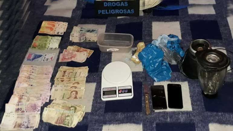Desbaratan tres bocas de expendio de drogas en el departamento de Anta