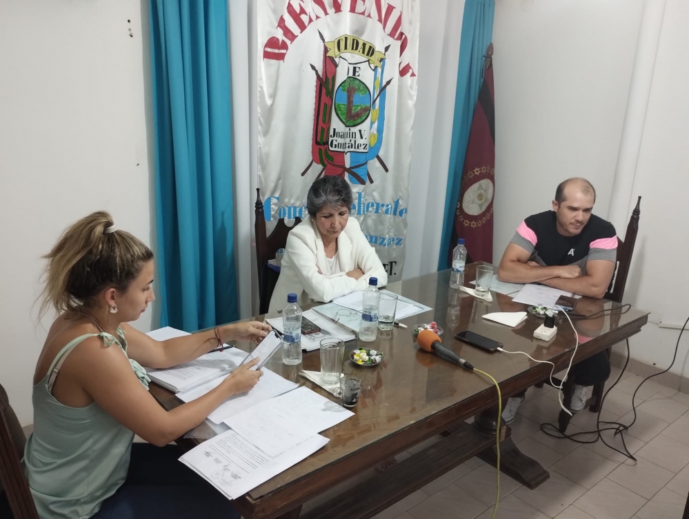 Aguirre apeló la destitución y seguirá en sus funciones