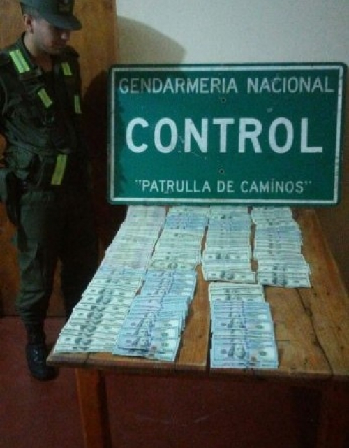 Incautaron 60 mil dólares y un Scirocco en Las Lajitas