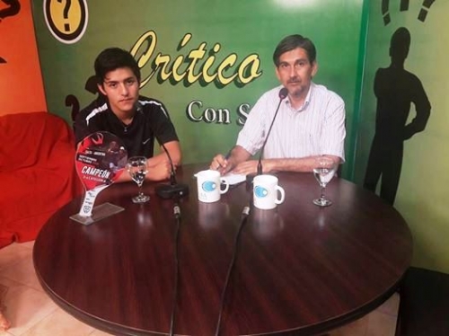 Joven gonzaleño se destaca en pádel