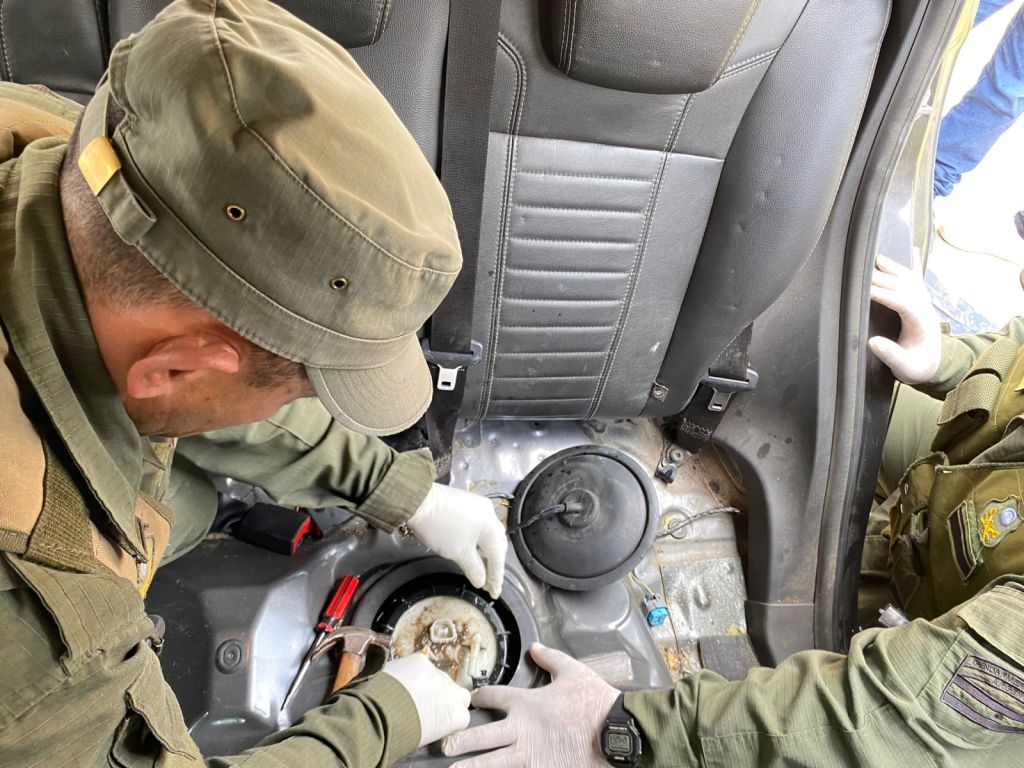 Transportaba cocaína en el tanque de su auto