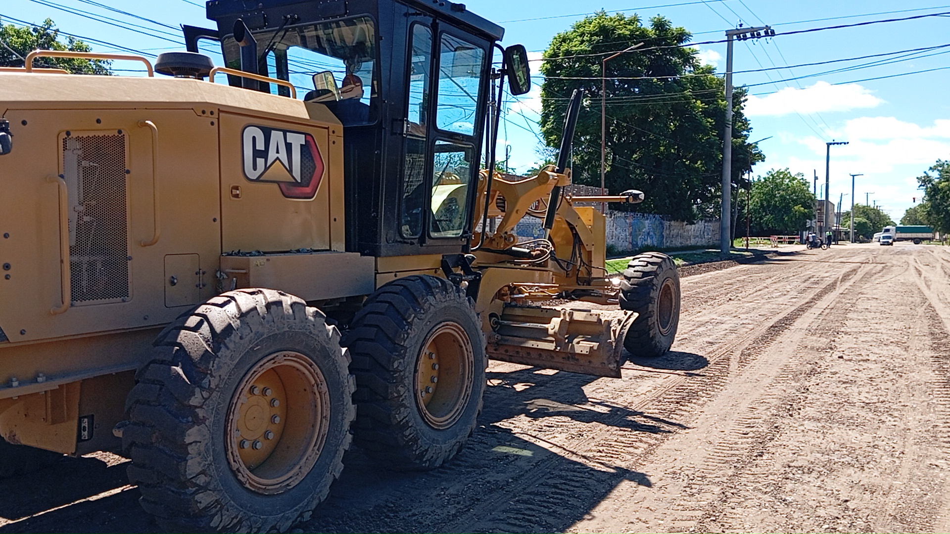 Retoman trabajos de mantenimiento de calles y de caminos vecinales