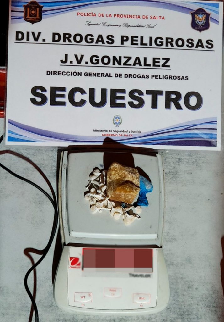 Secuestraron más de 400 dosis de cocaína en el Francisco Arias