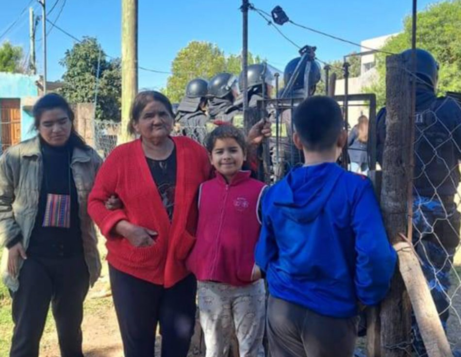 Por la indolencia de un defensor oficial, pretenden desalojar a una familia en Las Lajitas