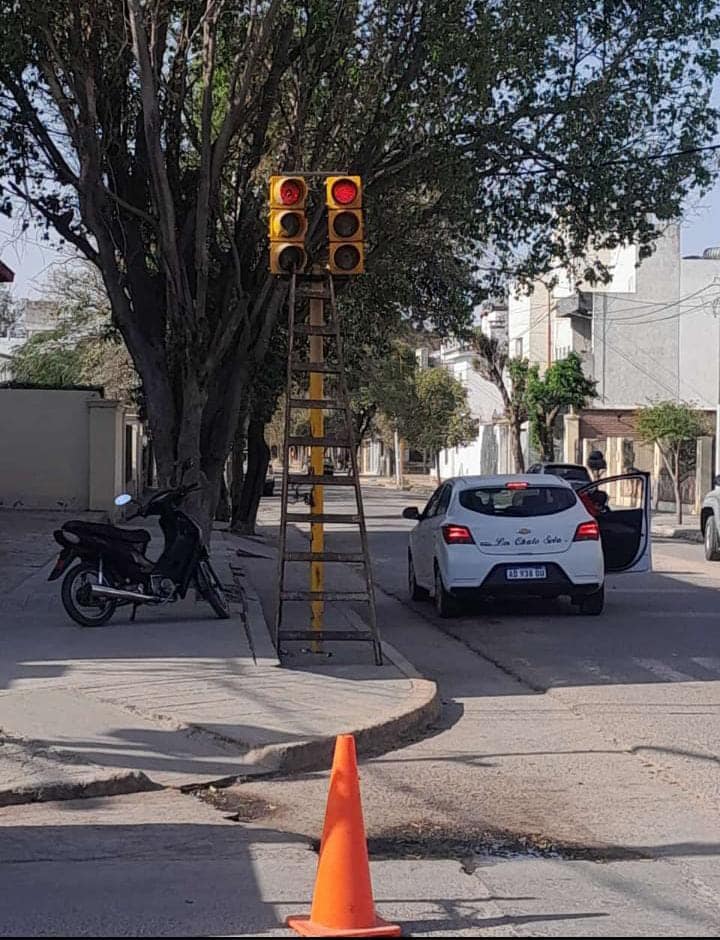 Reparan Semáforos