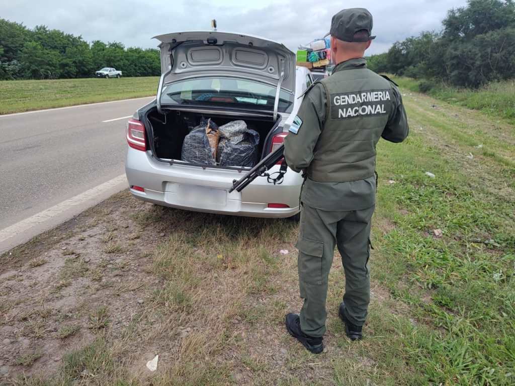 Detienen a tres hombres con cargamento de marihuana