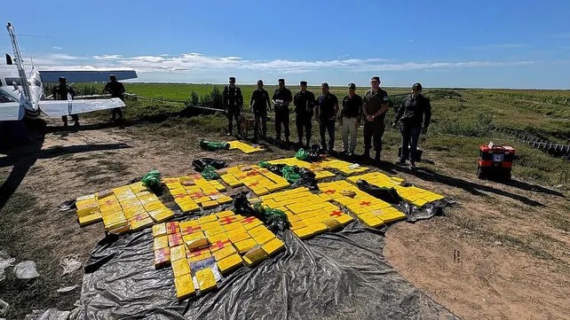En Entre Ríos, avioneta aterrizó en un camino rural con 359 kilos de cocaína