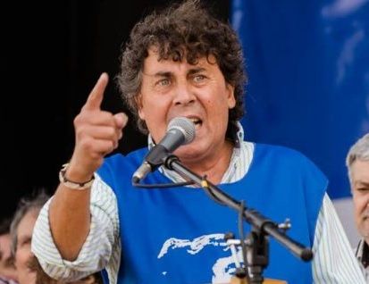 "Dejen de quejarse en sus casas y salgan a la calle con velas"