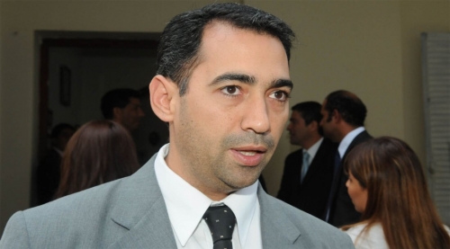 Funcionario vivo: pasó a ser juez pero no dejó de cobrar su sueldo como subsecretario