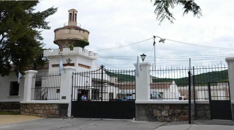 García Castiella estimó que alrededor de 200 detenidos en Villa Las Rosas duermen en el piso