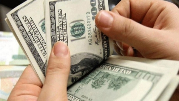 Hacienda impone un tope de venta de dólares