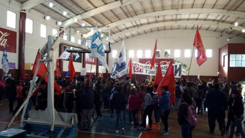 Manifestantes provocaron la suspensión de la audiencia por el aumento del boleto