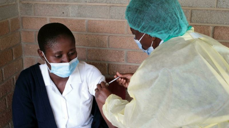 Se necesitan 150 millones de vacunas anti-Covid por mes en África