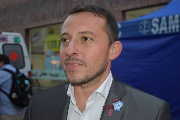 “Gobernar, Gustavo, es hacerse cargo”