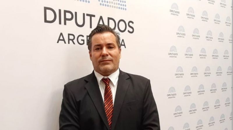 “La oposición de hoy es la misma que nos metió en este problema. La oposición a que los jubilados puedan estar mejor, la oposición a que nuestros pibes puedan tener vacunas, la oposición a cambiar el sistema de reforma previsional. A que nuestro pueblo pueda tener un plato de comida, a eso se oponen”