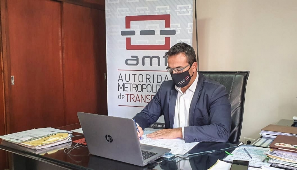 Habrá reestructuración del sistema de taxis en el aeropuerto