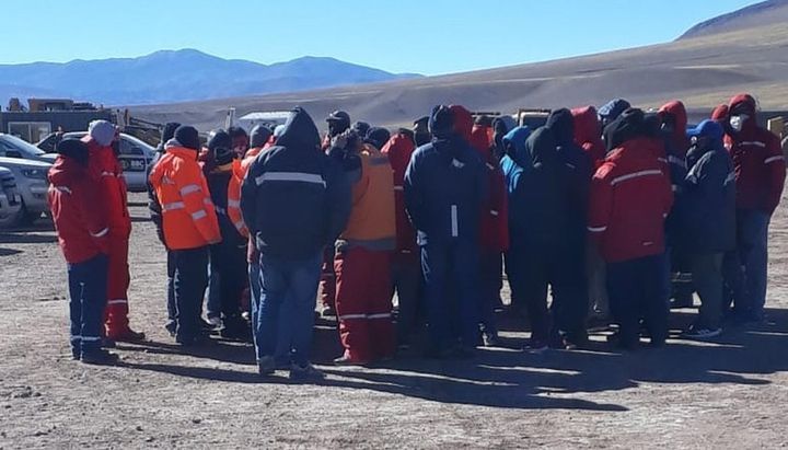“¡No vamos a trabajar hasta que nos hagan los hisopados!”