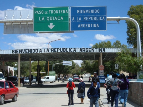 Cobran hasta U$S 1.000 para ingresar un migrante ilegal por la frontera