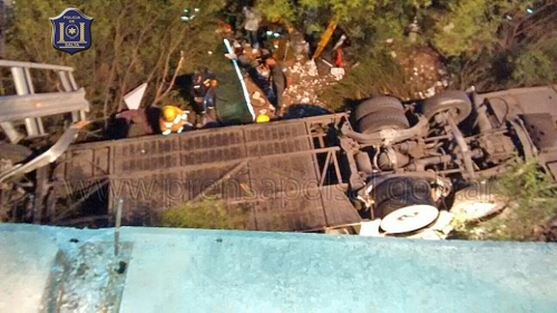 Desbarrancó un colectivo en Salta: confirman que hay 41 gendarmes muertos
