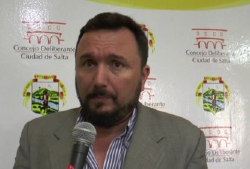 ¿Se le acaban 5.000 clientes cautivos al Macro?