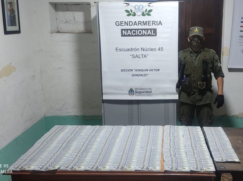 Secuestran 30.000 dólares sin aval legal en un vehículo en Salta