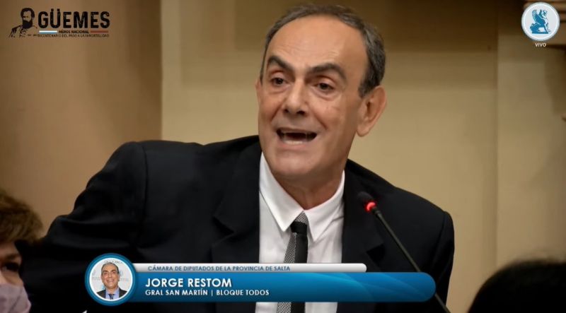 Restom denunció carencias en salud y dijo que los municipios contratan colectivos para derivar pacientes a la ciudad de Salta