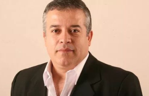 “(Gustavo) Sáenz primero tiene que resolver sus cuestiones internas, o sea su cabeza. O es de (Mauricio) Macri, o es de (Sergio) Massa, o es de (Juan Manuel) Urtubey, o es de (Juan Carlos) Romero"
