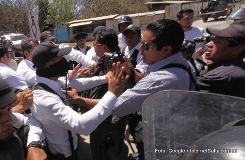 Manifestantes y periodistas fueron maltratados por la policía en Tartagal