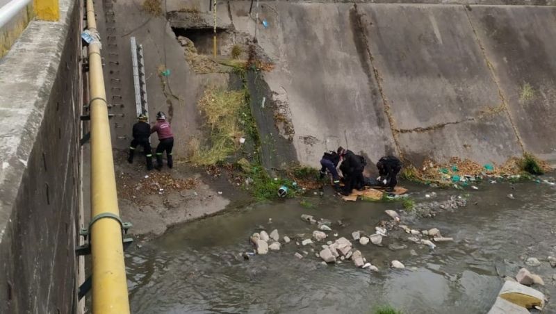 Murió el hombre en situación de calle que cayó al canal de la avenida Yrigoyen