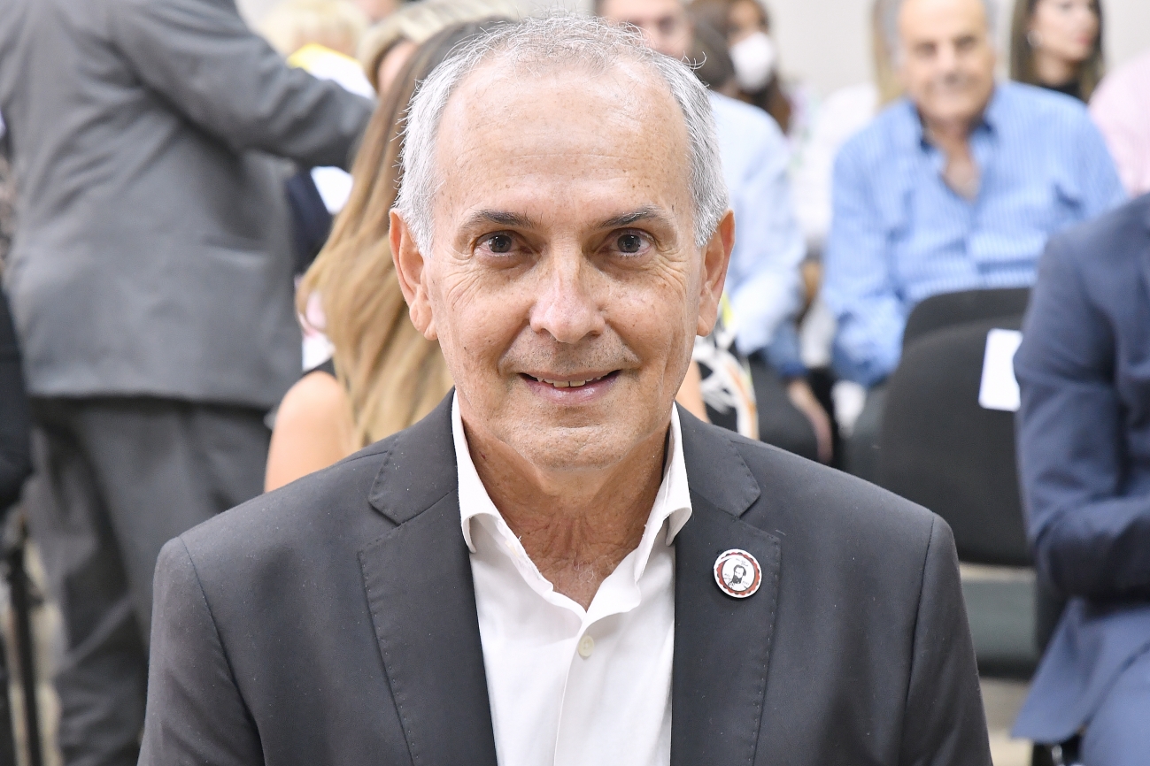 "Debe buscarse un asesor", le dijo Ernesto Alvarado a José Gauffin
