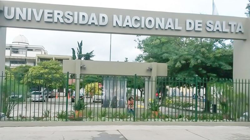 Denuncian que eliminaron de la carrera de medicina a 1600 estudiantes